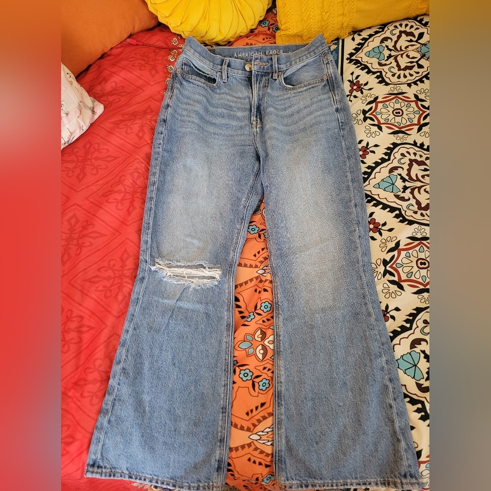 Cropped mom jeans